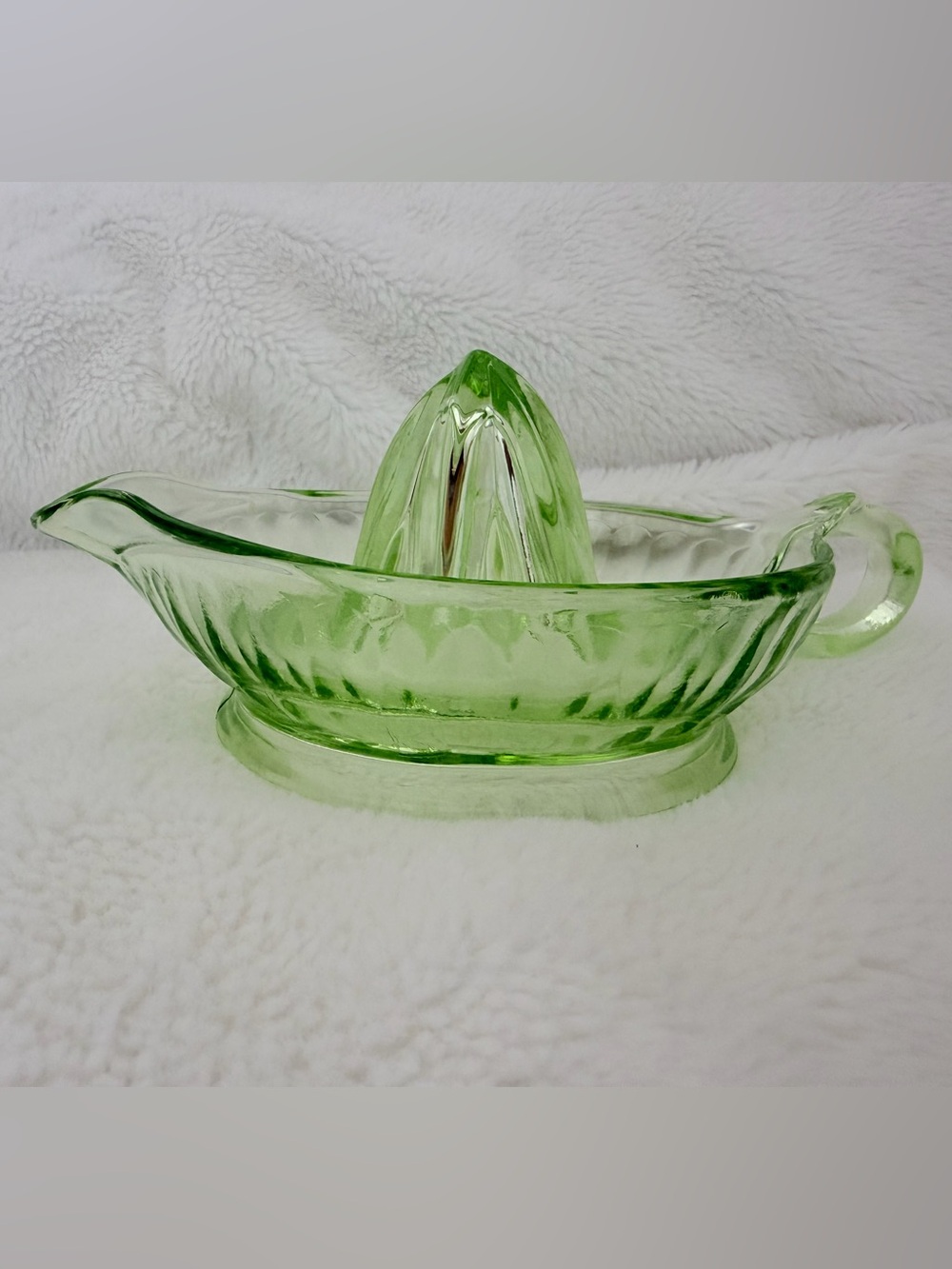 Vintage Green Uranium Glass Citrus Reamer Juicer - Depression Glass - Picture 2 of 14